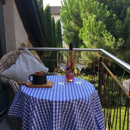 Fuer Zwei Personen In Romantischem Weindorf *
