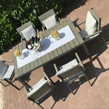 Für Zwei Personen In Romantischem Weindorf