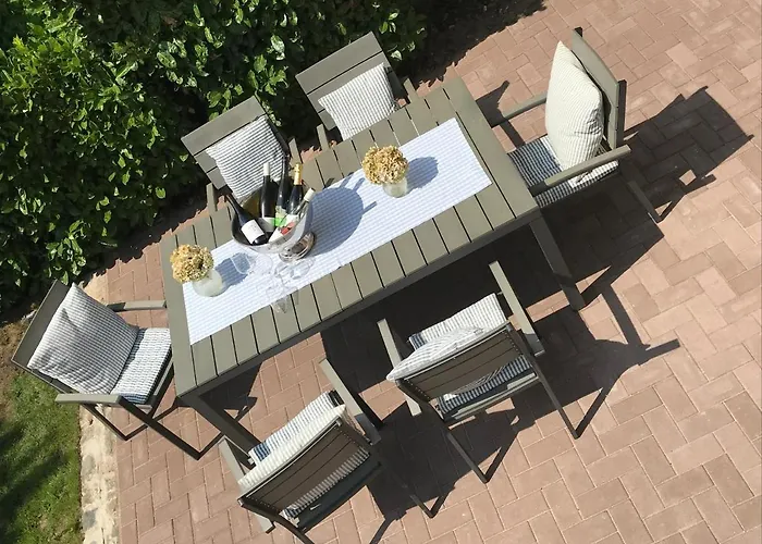 Für Zwei Personen In Romantischem Weindorf